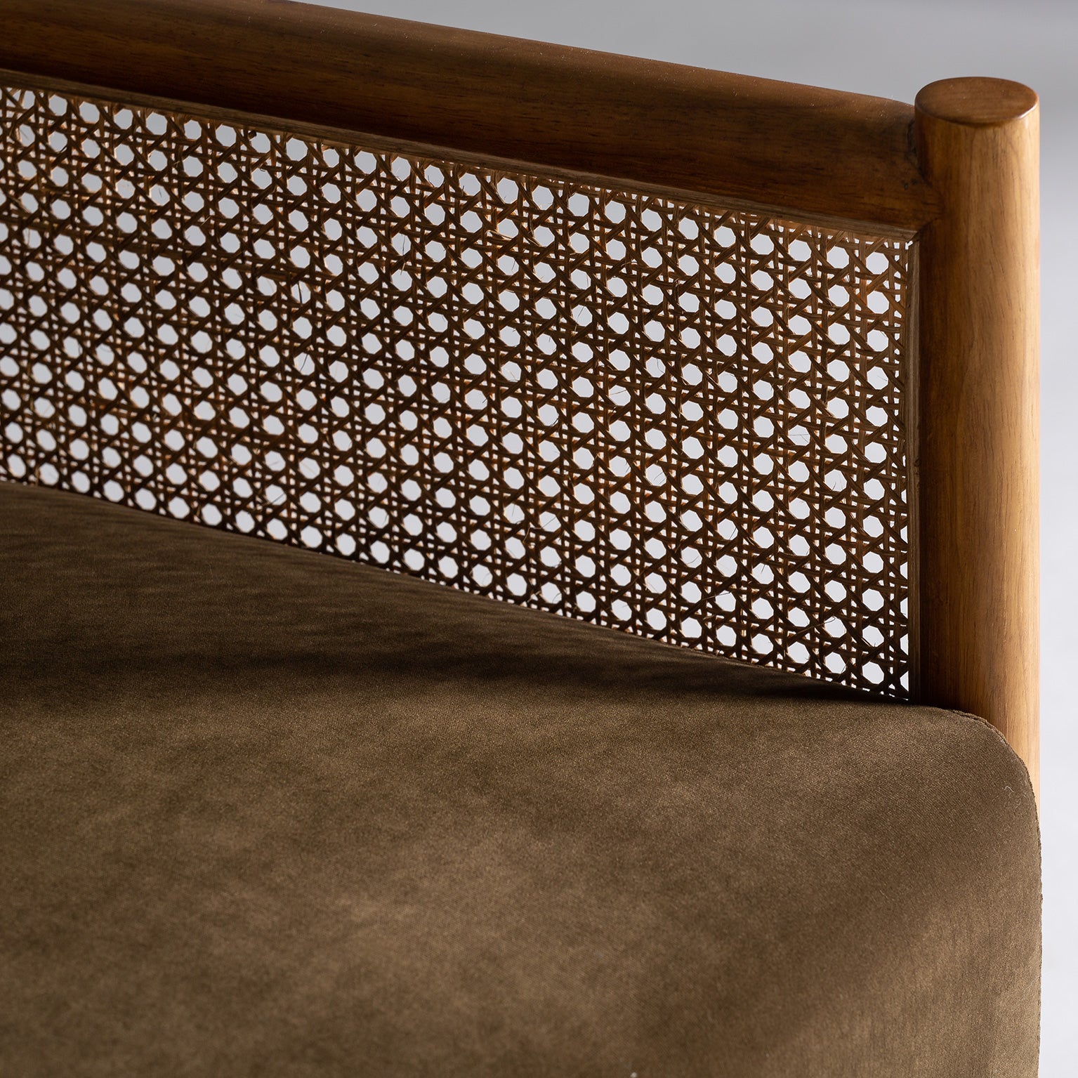 VELBURG ARMCHAIR
